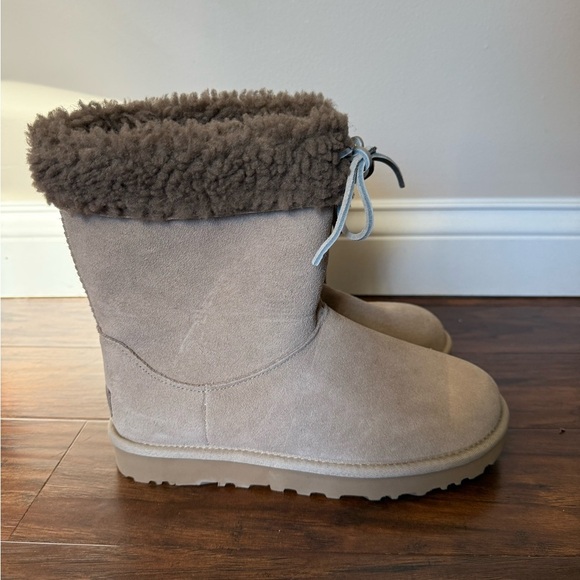 NWOT UGG Sarissa Dune Shearling Lined Short Suede Tan Boots-Size 7 - Picture 3 of 11
